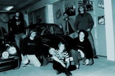 Foto von Torn Indictment Foto von Torn Indictment